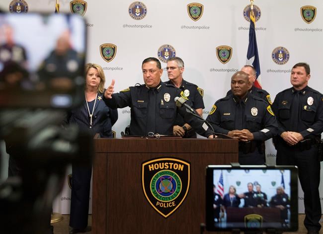 Houston officer shot after 4 suspects beat priest; 1 sought | iNFOnews.ca Houston officer shot after 4 suspects beat priest; 1 sought | iNFOnews.ca