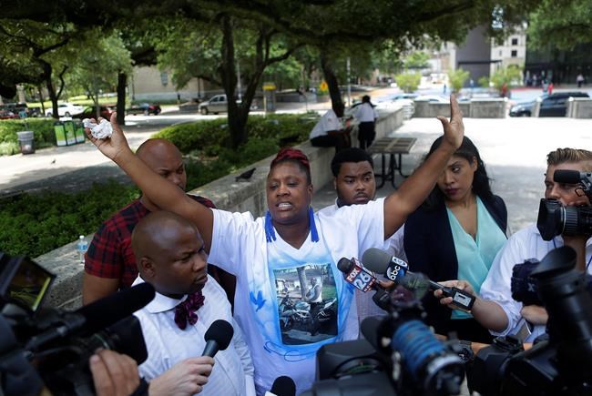 Houston police release videos from deadly shooting | iNFOnews.ca