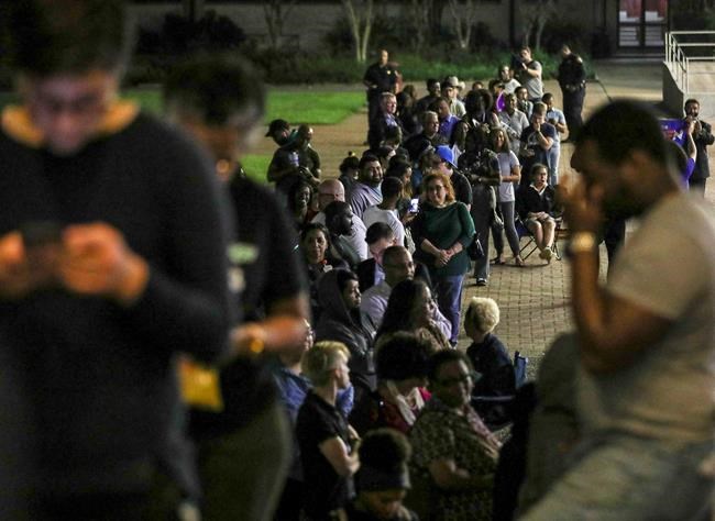 Long lines frustrate Houston voters in black neighbourhoods | iNFOnews.ca Long lines frustrate Houston voters in black neighbourhoods | iNFOnews.ca