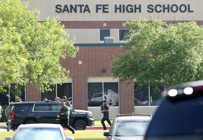 Texas school district where 10 fatally shot adds police | iNFOnews.ca
