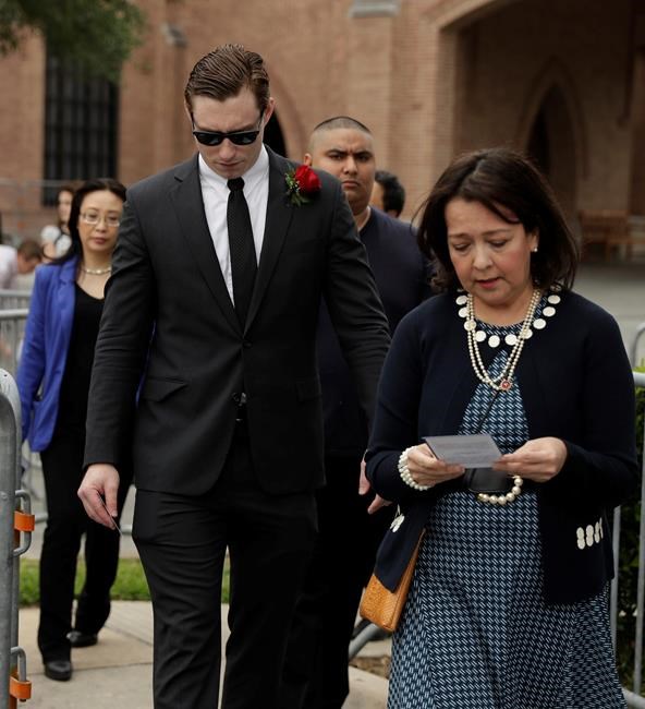 About 2,500 mourners pay respects to Barbara Bush at viewing | iNFOnews.ca