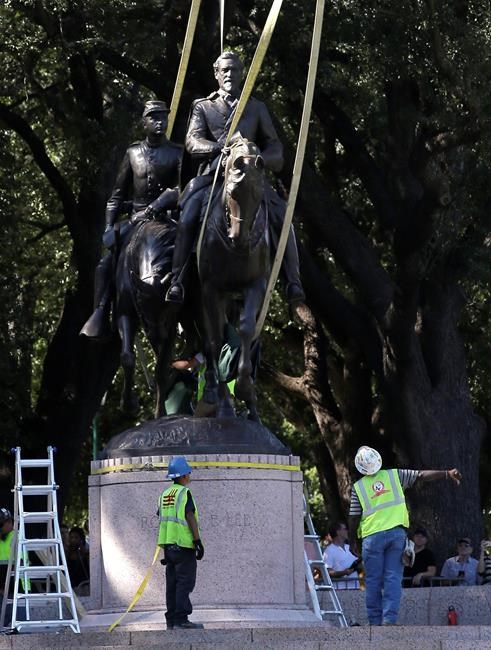 Court order blocks removal of Lee statue from Dallas park | iNFOnews.ca
