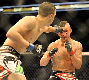 Johny Hendricks wins UFC welterweight championship, outpointing Robbie Lawler at UFC 171 | iNFOnews.ca CP27607494