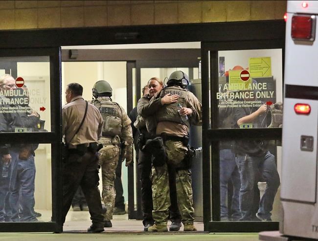 3 deputies shot while serving search warrant at Texas home | iNFOnews.ca 3 deputies shot while serving search warrant at Texas home | iNFOnews.ca