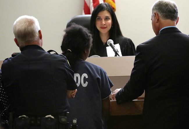 Video appears to show Texas officer striking teenage girl | iNFOnews.ca CP2060702802