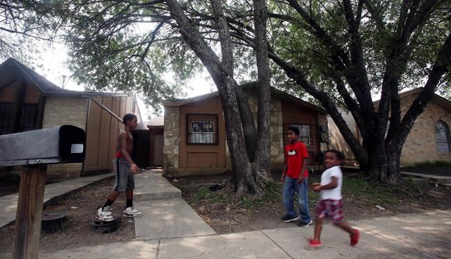 8 children, 2 tied up in backyard, rescued from Texas home | iNFOnews.ca 8 children, 2 tied up in backyard, rescued from Texas home | iNFOnews.ca