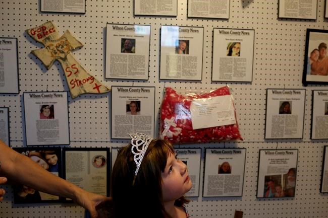 Gallery pays tribute to South Texas church shooting victims | iNFOnews.ca