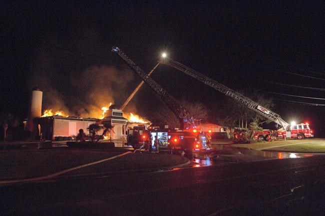 Churches, synagogue offer to help Texas mosque razed by fire | iNFOnews.ca Churches, synagogue offer to help Texas mosque razed by fire | iNFOnews.ca