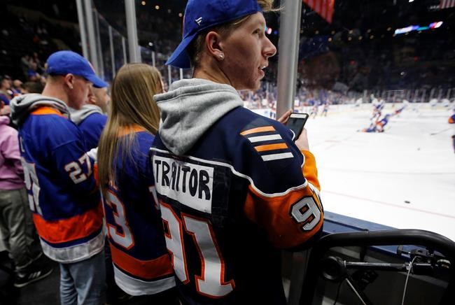 Tavares gets hostile reaction in return to Long Island | iNFOnews.ca