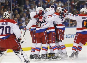 Backstrom scores 11:09 into OT in Capitals' 2-1 win over Isles; series tied at 2 | iNFOnews.ca CP32791456