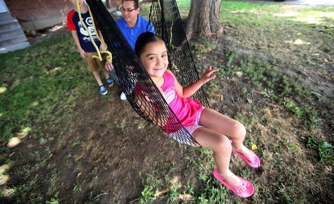 Dad recalls finding girl with fingers severed by escalator | iNFOnews.ca CP1140242377