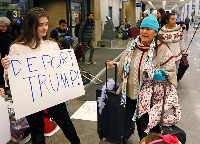 After deportation from Utah, woman bids goodbye to kids | iNFOnews.ca CP246663813