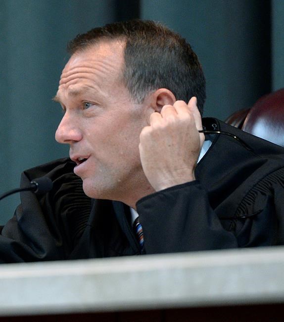 Gay couple denied baby through surrogate challenges Utah law | iNFOnews.ca