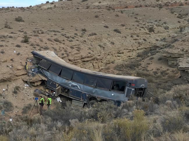 Investigators seek cause of deadly bus crash in Utah desert | iNFOnews.ca Investigators seek cause of deadly bus crash in Utah desert | iNFOnews.ca