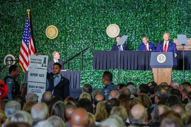 Muslim Virginia lawmaker heckles Trump at Jamestown speech | iNFOnews.ca