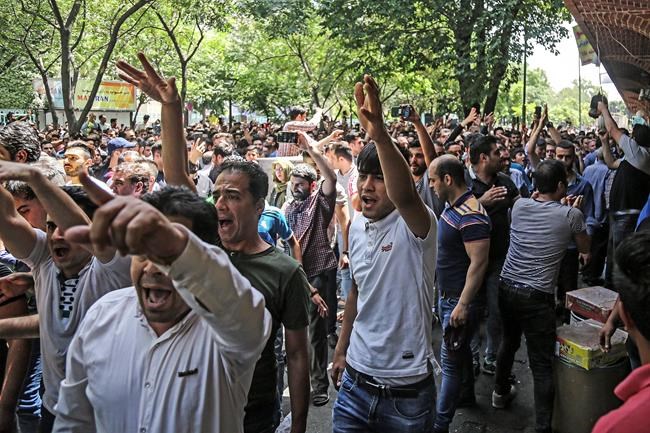 The Latest: Iranian protesters confront police in Tehran | iNFOnews.ca CP1642537694
