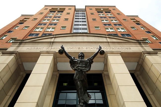 The Latest: Bookkeeper notes false info on Manafort forms | iNFOnews.ca CP22977356