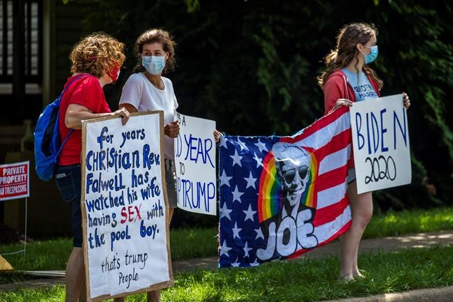 Trump seizes on protests as Dems blame him for tensions | iNFOnews.ca CP311162710