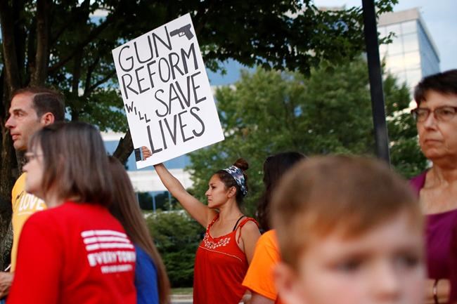 Hundreds hold vigil at NRA headquarters for shooting victims | iNFOnews.ca CP1539821406