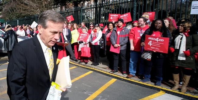 Virginia teachers protest low pay at Capitol rally | iNFOnews.ca Virginia teachers protest low pay at Capitol rally | iNFOnews.ca