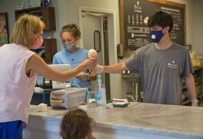 Virginia teens see pandemic-related shifts in summer jobs | iNFOnews.ca CP391772817