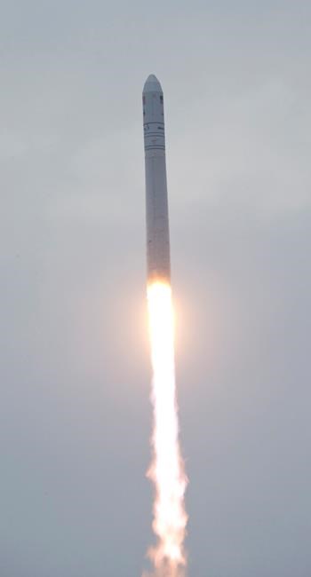Frozen treats, other supplies rocketing toward space station | iNFOnews.ca