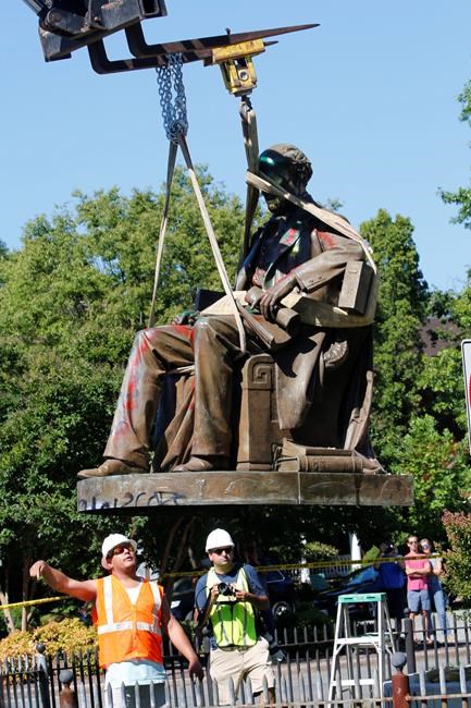 Richmond removes 2nd Confederate statue as crowd cheers | iNFOnews.ca Richmond removes 2nd Confederate statue as crowd cheers | iNFOnews.ca