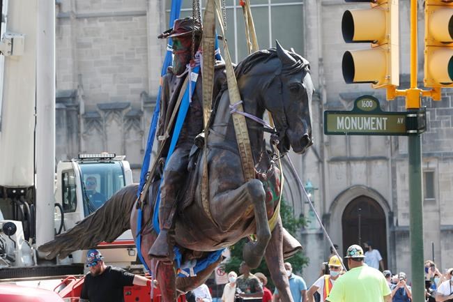 Richmond removes statue of Confederate Gen. J.E.B. Stuart | iNFOnews.ca CP1883207454