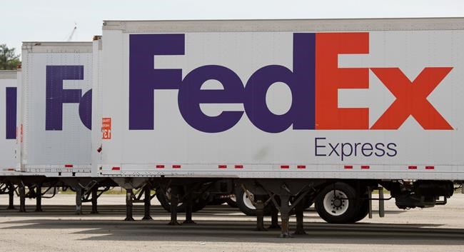 FedEx, in online pivot, backs away from holiday surcharges | iNFOnews.ca CP250834857