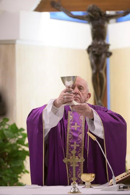 Pope prays for 'fragile' humanity needing help in pandemic | iNFOnews.ca