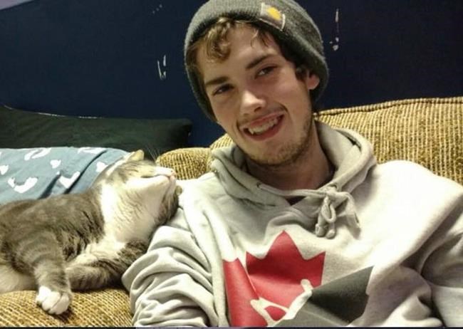 B.C. man trapped in truck for several days recovers in Victoria hospital | iNFOnews.ca CP1644040144