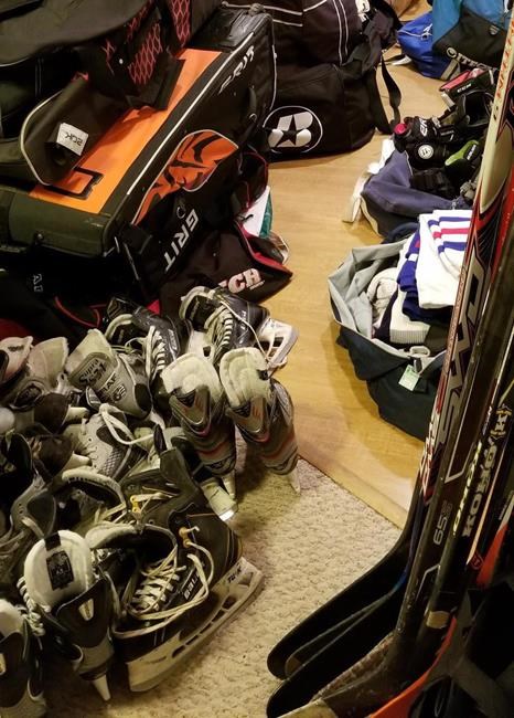 B.C. hockey coach creates 'gear library' to remove cost barrier of sport | iNFOnews.ca