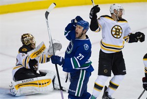 Matthias records the first hat trick of his career as Canucks down Bruins | iNFOnews.ca CP31894774
