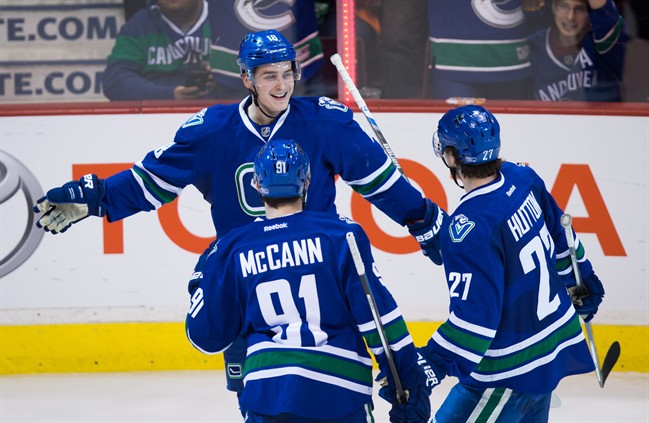 Canucks down Senators 5-3 to snap Ottawa's four-game winning streak | iNFOnews.ca CP36523241
