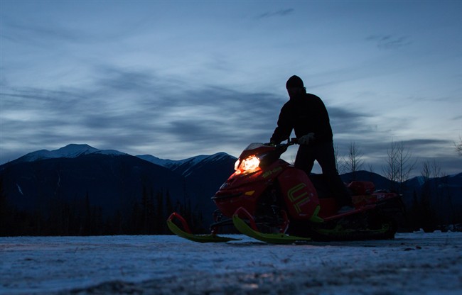 'Bigger than thou': Awestruck snowmobilers won't stop after 5 avalanche deaths | iNFOnews.ca CP36215703