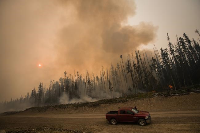 B.C. wildfire emergency prompts re-booking options from Air Canada, WestJet | iNFOnews.ca CP195606482
