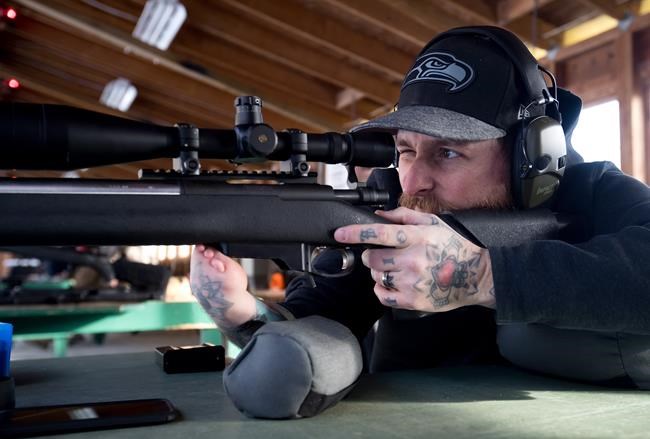 One-handed marksman doesn't let disability prevent him from reaching his target | iNFOnews.ca CP860505230