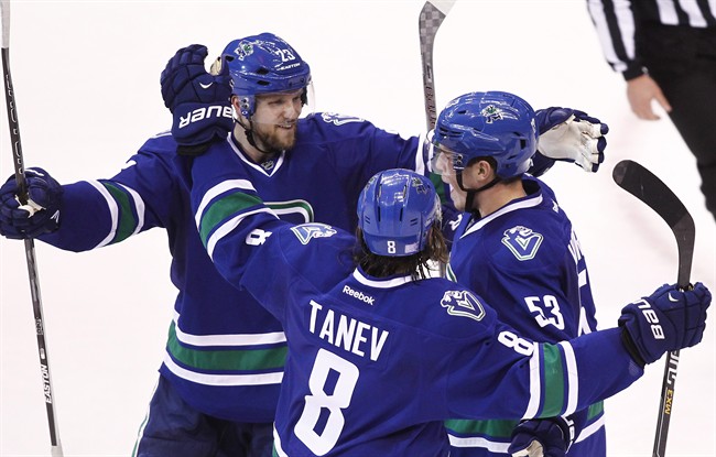 Virtanen scores first NHL goal as Vancouver Canucks down Philadelphia Flyers 4-1 | iNFOnews.ca CP35178641