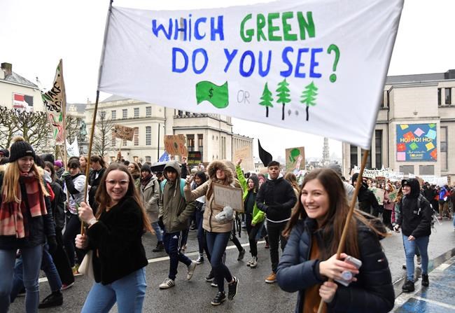 Thousands skip school again to go to Belgium climate protest | iNFOnews.ca CP671138821
