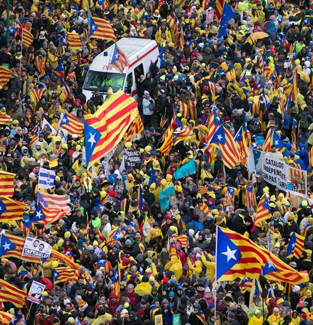 Thousands of Catalans rally, feeling abandoned by the EU | iNFOnews.ca