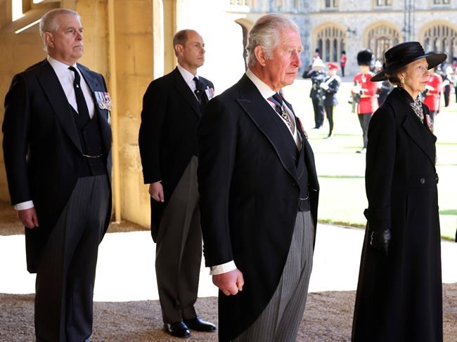 The queen says goodbye to Philip, continues her reign alone | iNFOnews.ca CP319335200
