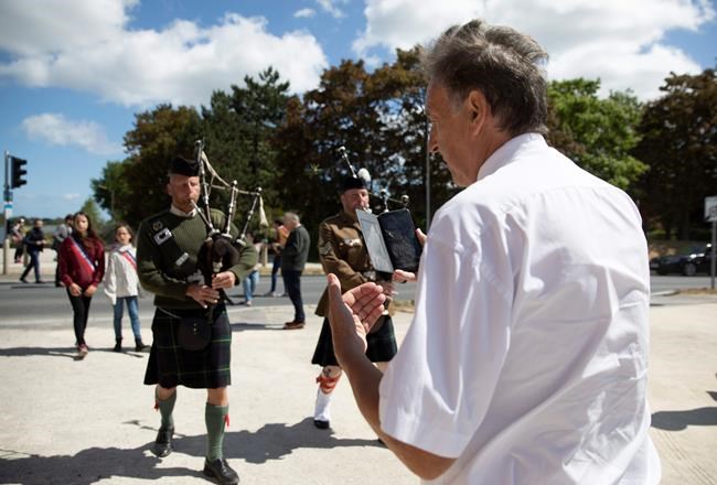 One man lays wreaths in Normandy on this unusual D-Day | iNFOnews.ca