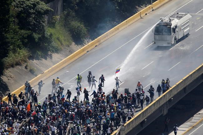 Venezuela opposition leader Capriles tear-gassed at protest | iNFOnews.ca