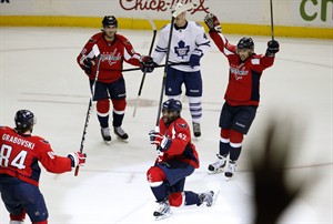 Ward scores in third period as Capitals top Maple Leafs 3-2 | iNFOnews.ca CP26777922