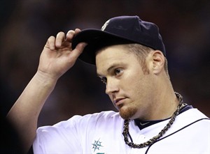 Beavan pitches into 9th inning, Mariners win 7th straight, 5-3 over Blue Jays | iNFOnews.ca CP19622712