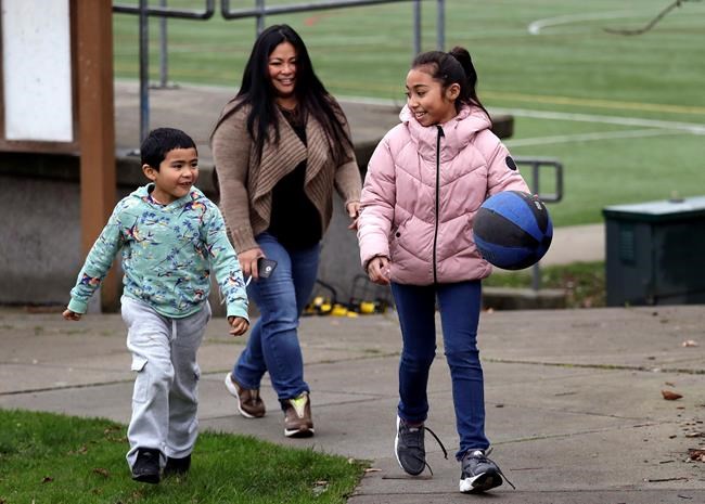 Parents spooked by abuse in youth sports set more limits | iNFOnews.ca CP789225330