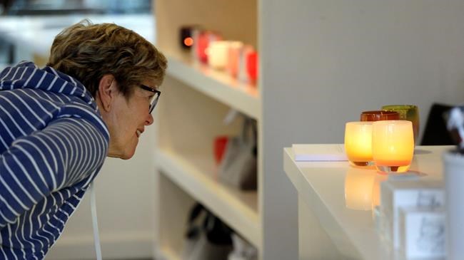 "Joy" or "hope"? Holiday giving may depend on how you voted | iNFOnews.ca CP651265390