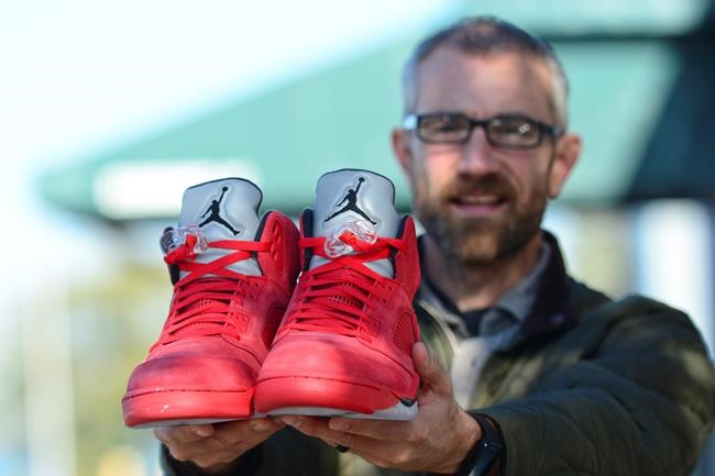 Port Angeles residents replace Canadian teen's stolen shoes | iNFOnews.ca CP1767438598