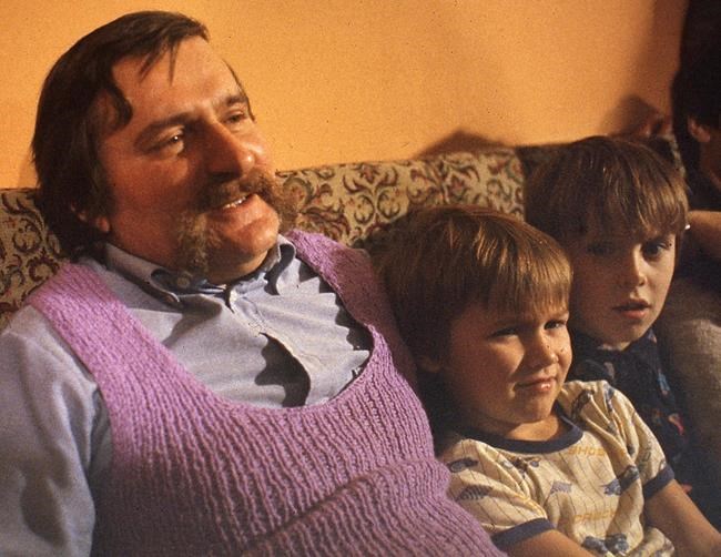 Lech Walesa attends funeral of son who battled alcoholism | iNFOnews.ca CP1812321319