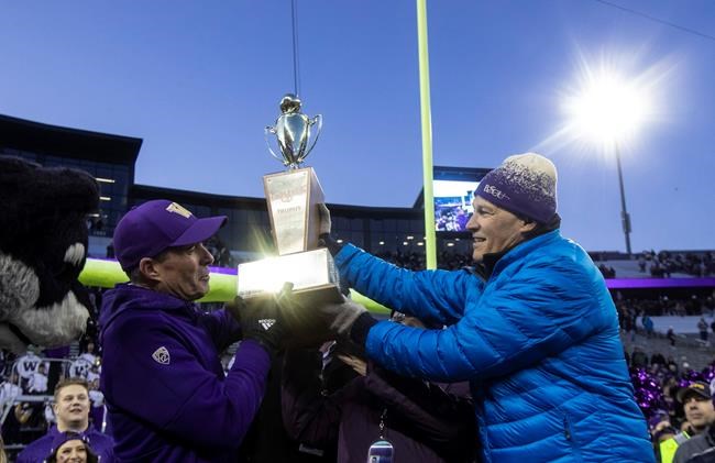 Washington’s Chris Petersen resigns, Jimmy Lake to take over | iNFOnews.ca Washington’s Chris Petersen resigns, Jimmy Lake to take over | iNFOnews.ca